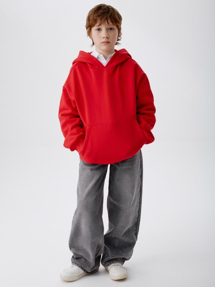 джинсы straight fit с красной строчкой для мальчиков 4680798580968 по акции