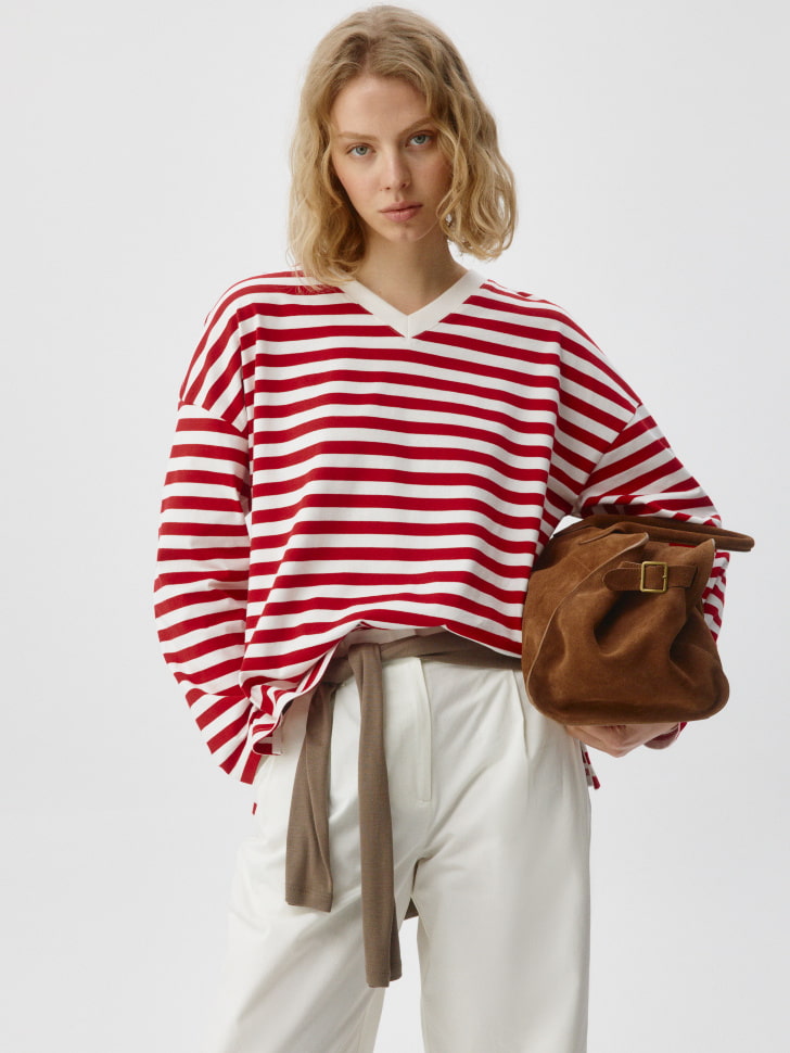

Лонгслив ANNA OVERSIZE FIT с треугольным вырезом