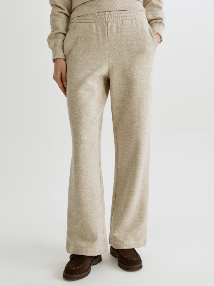 прямые брюки из фактурного футера от бренда sela вид слева