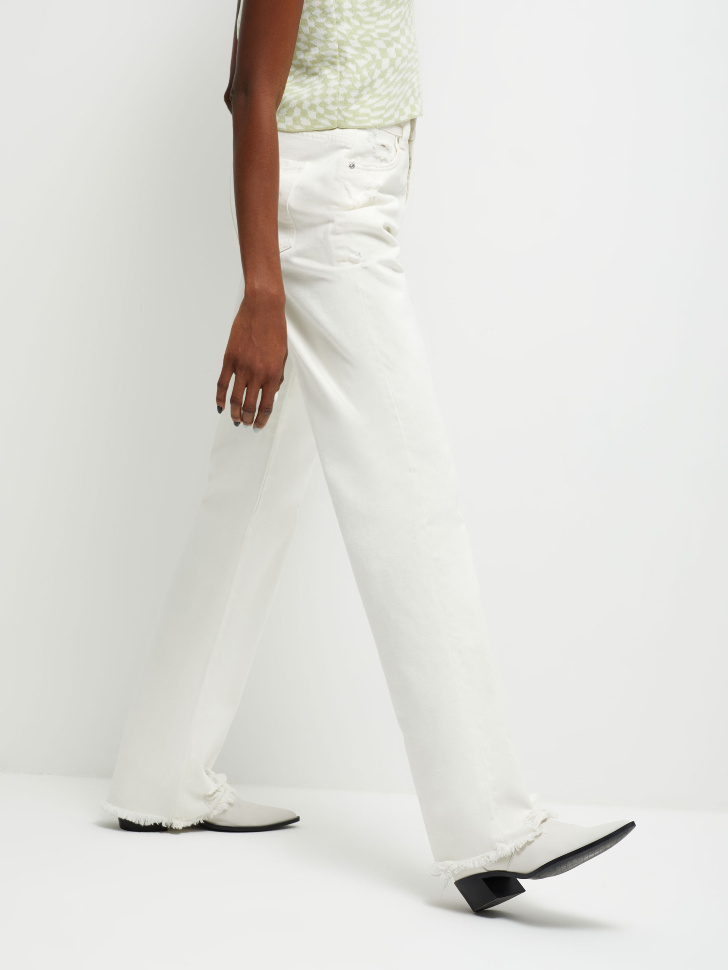 Прямые джинсы с рваным нижним краем (белый, XXS) от Sela