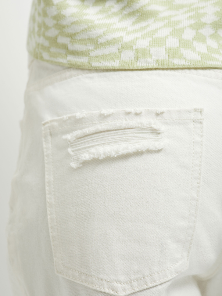 Прямые джинсы с рваным нижним краем (белый, S) от Sela