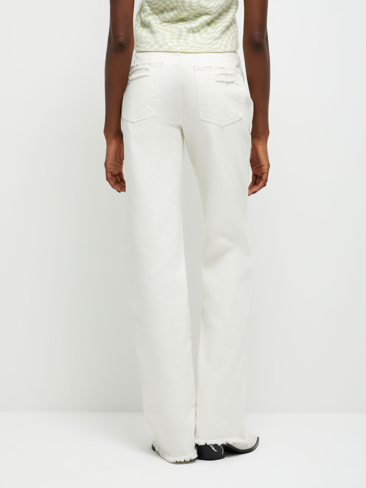 Прямые джинсы с рваным нижним краем (белый, S) от Sela
