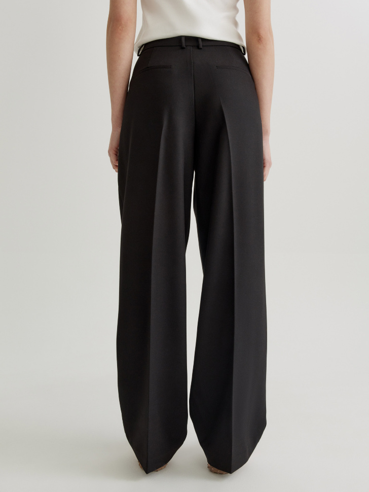 классические брюки со стрелками из россии вид сбоку