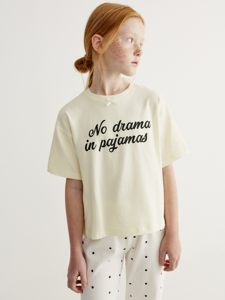 пижама с принтом для девочек от бренда sela вид слева