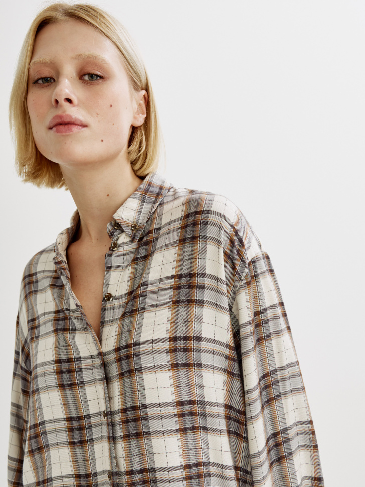 фланелевая рубашка оверсайз в клетку из россии вид сбоку