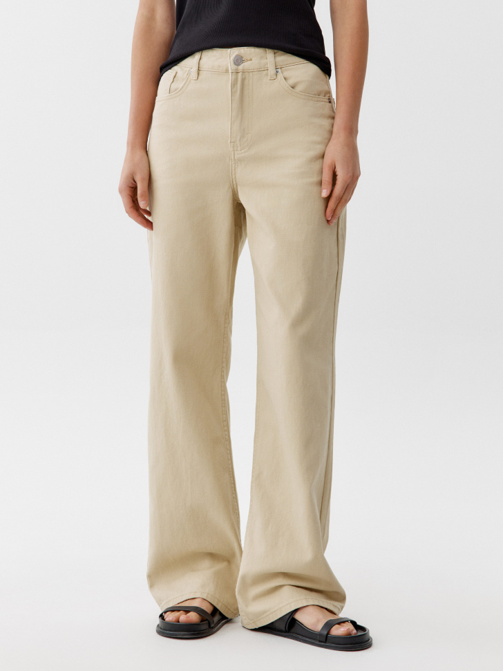 классические прямые джинсы со средней посадкой от бренда sela вид слева