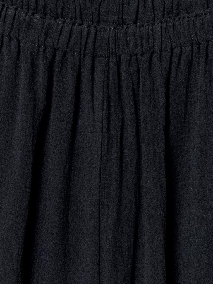 легкие пляжные брюки из жатого хлопка от бренда sela вид слева