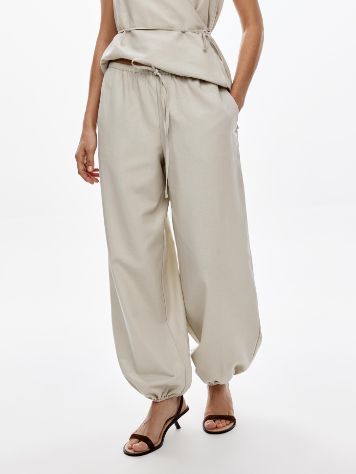 брюки-шаровары с содержанием льна от бренда sela вид слева