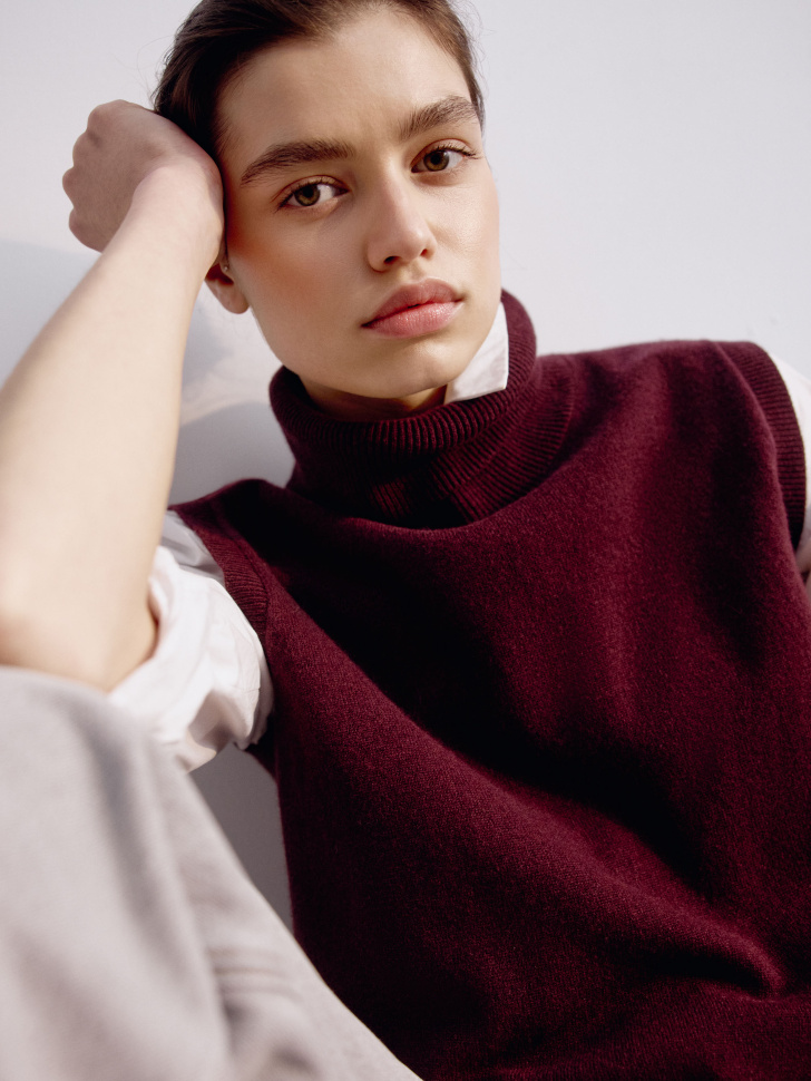 жилет с воротником из 100% шерсти по цене 3599 руб вид справа