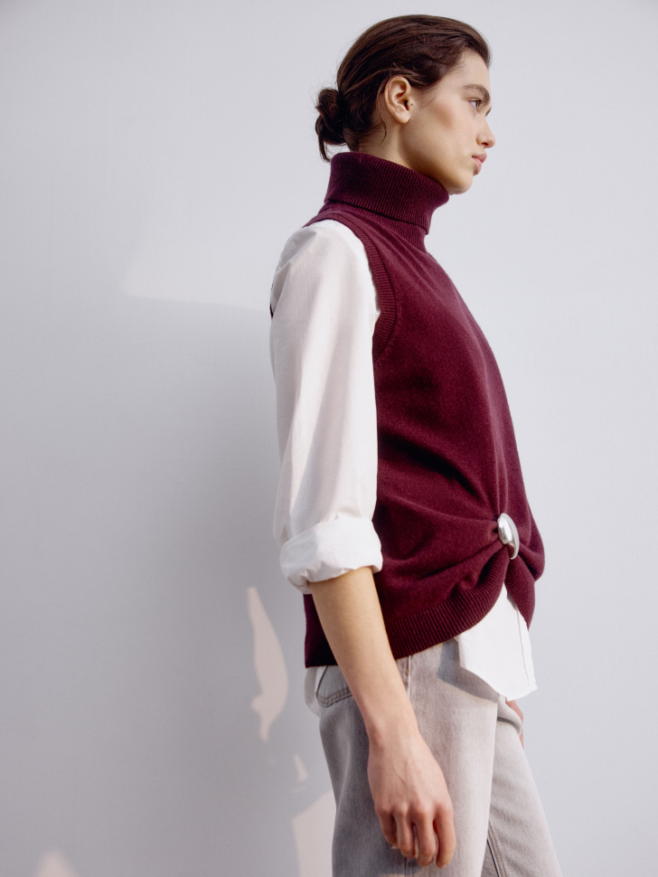 жилет с воротником из 100% шерсти из россии вид сбоку