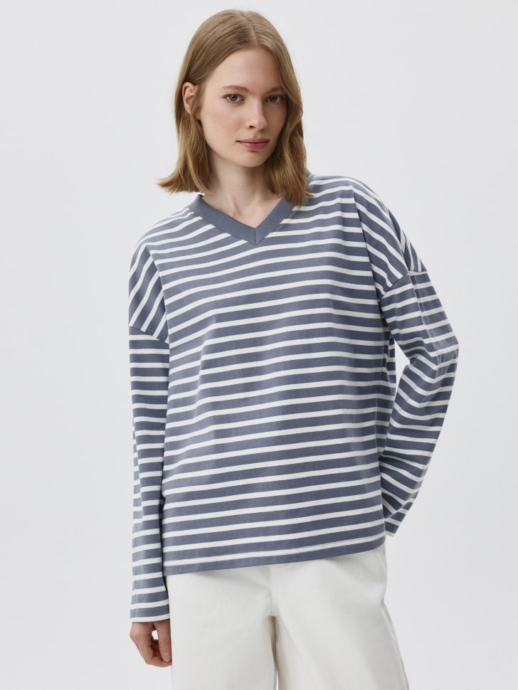 

Лонгслив ANNA OVERSIZE FIT с треугольным вырезом
