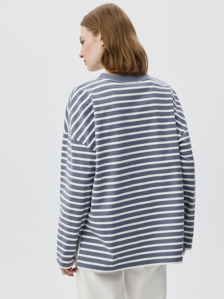 Лонгслив ANNA OVERSIZE FIT с треугольным вырезом. Фото №3