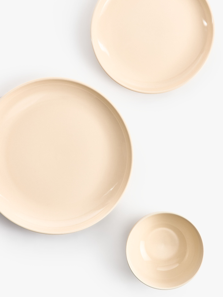 обеденная тарелка из каменной керамики от бренда sela вид слева