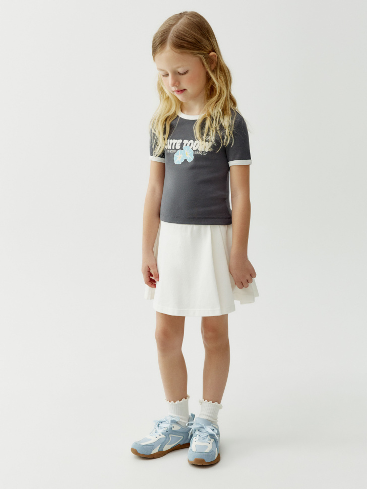 укороченная футболка с принтом для девочек от бренда sela вид слева