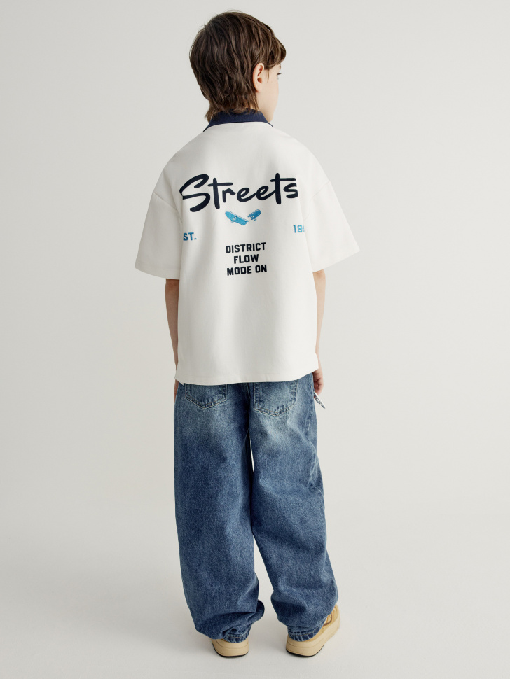 трикотажная рубашка с коротким рукавом для мальчиков от бренда sela вид слева