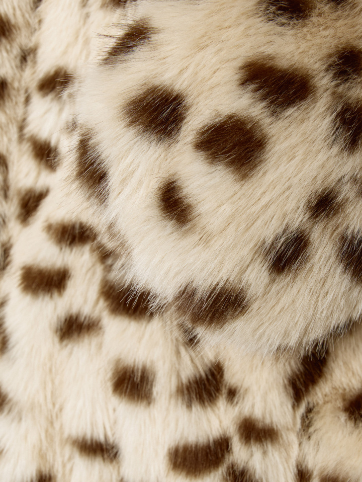 утепленная шуба с капюшоном для девочек по цене 4299 руб вид справа