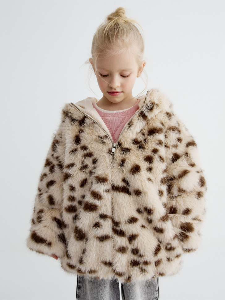Утепленная шуба с капюшоном для девочек 4299₽