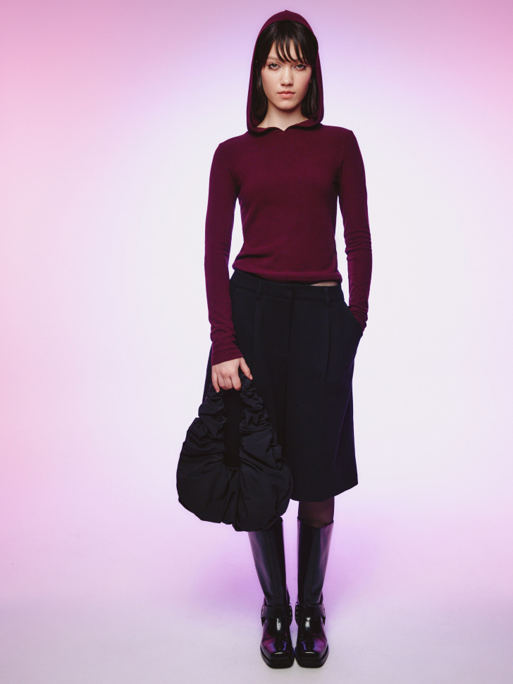 лонгслив с капюшоном из линейки  young от бренда sela вид слева