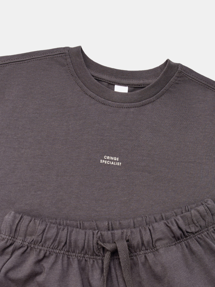 комплект из футболки и шорт для мальчиков по цене 1299 руб вид справа