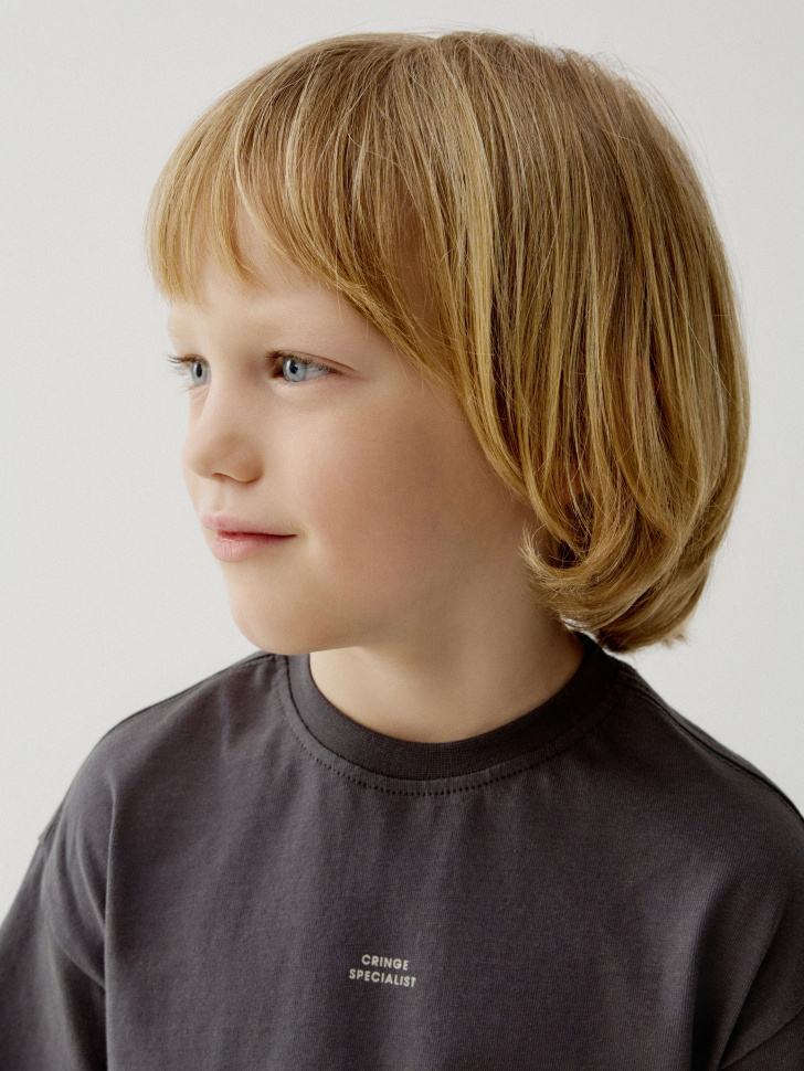 комплект из футболки и шорт для мальчиков из россии вид сбоку