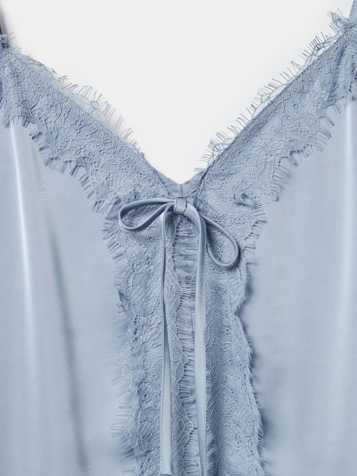 топ атласный с кружевом из линейки  young из проверенных материалов спереди