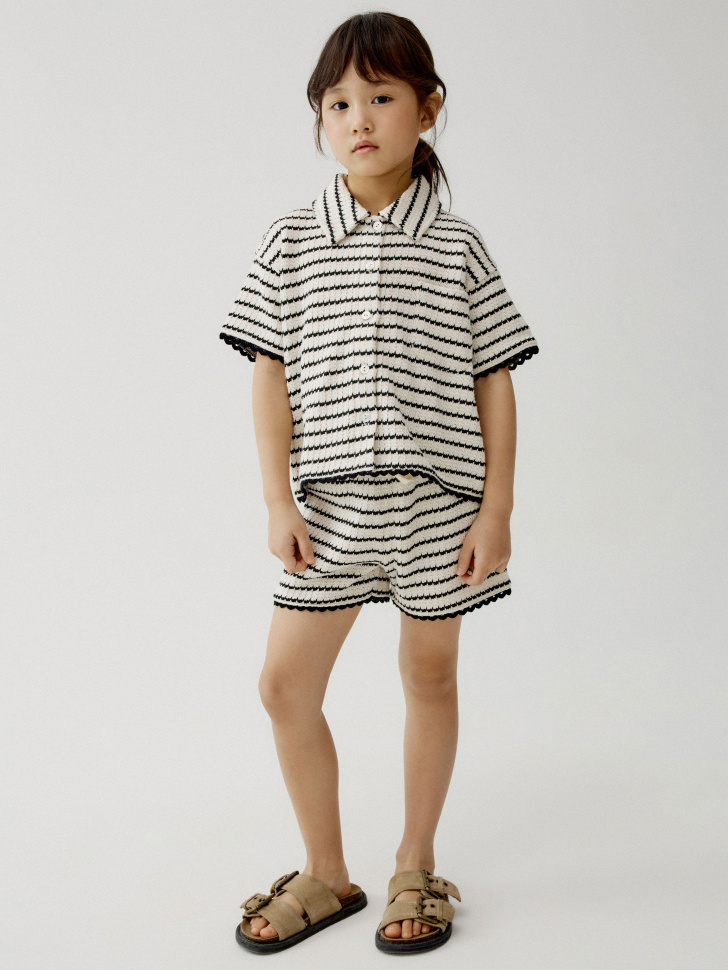 вязаная рубашка в полоску для девочек от бренда sela вид слева