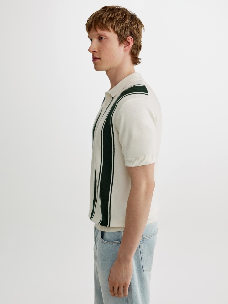 вязаное поло с коротким рукавом в полоску из россии вид сбоку