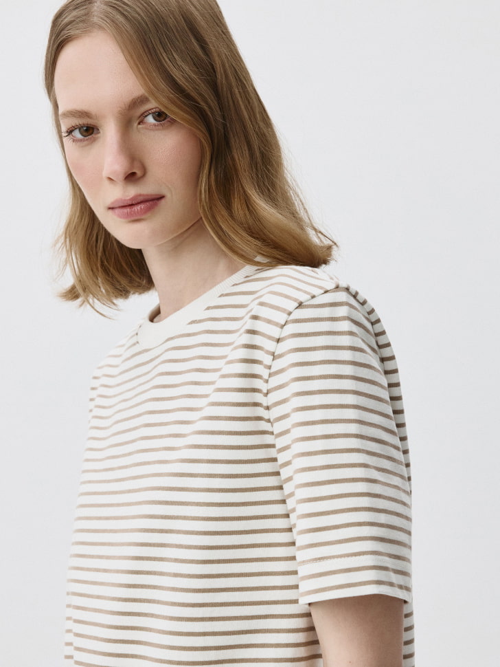 

Футболка JADE OVERSIZE FIT
