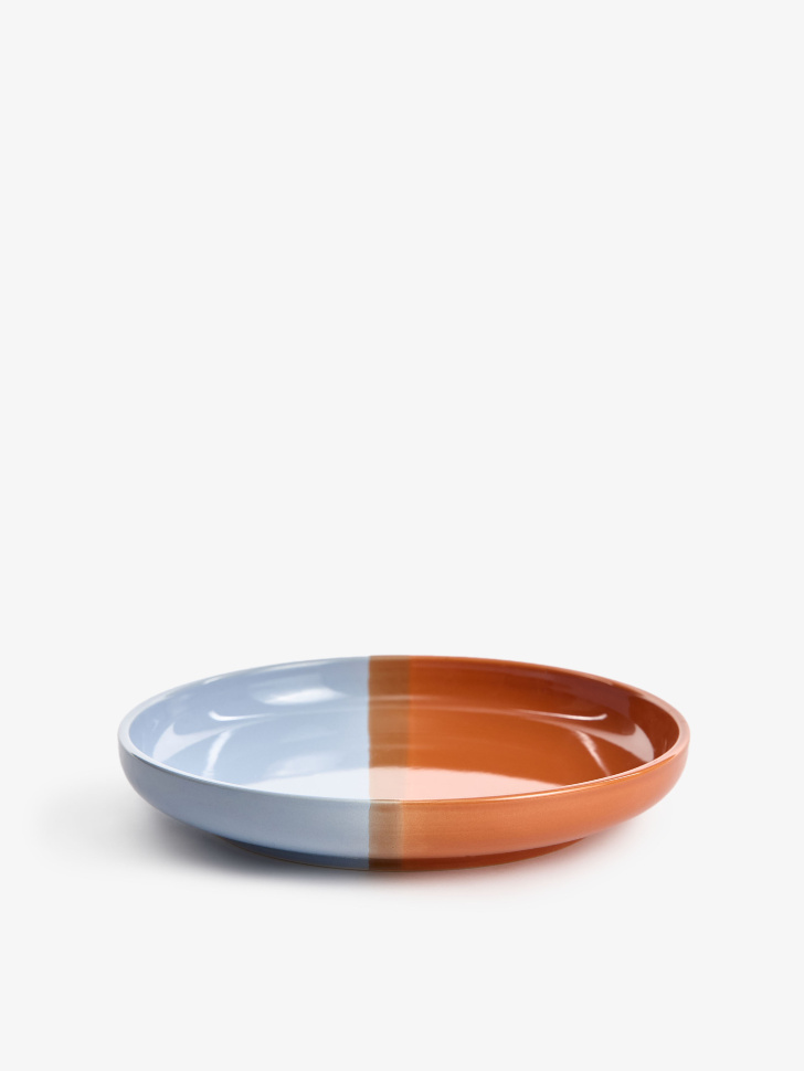 обеденная тарелка из каменной керамики от бренда sela вид слева