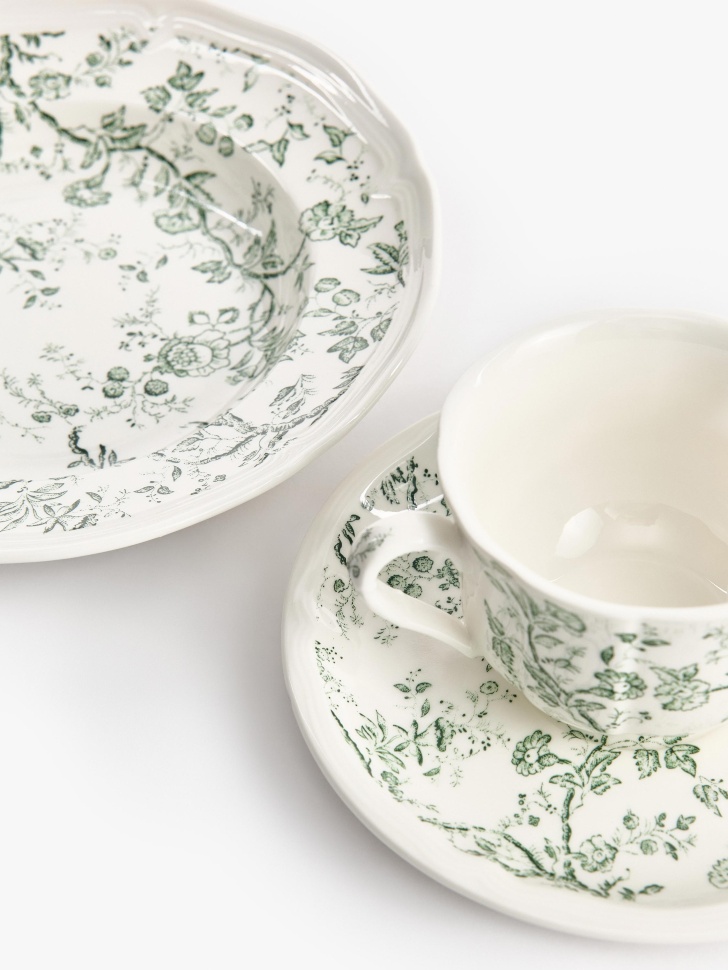 чайная пара из фарфора с цветочным узором от бренда sela вид слева