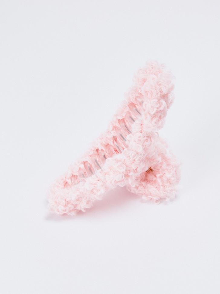 пушистая заколка краб для девочек от бренда sela вид слева