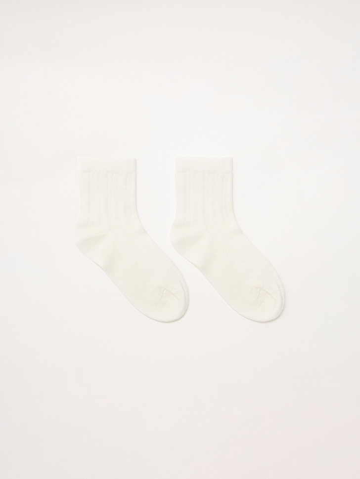 

Высокие носки в рубчик