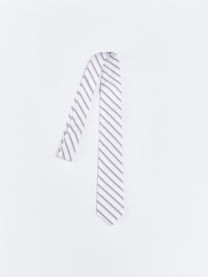 узкий галстук из линейки  young из россии вид сбоку