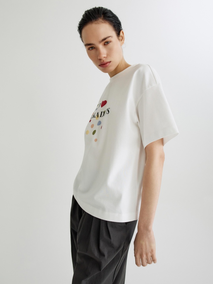 футболка оверсайз с вышивкой из россии вид сбоку