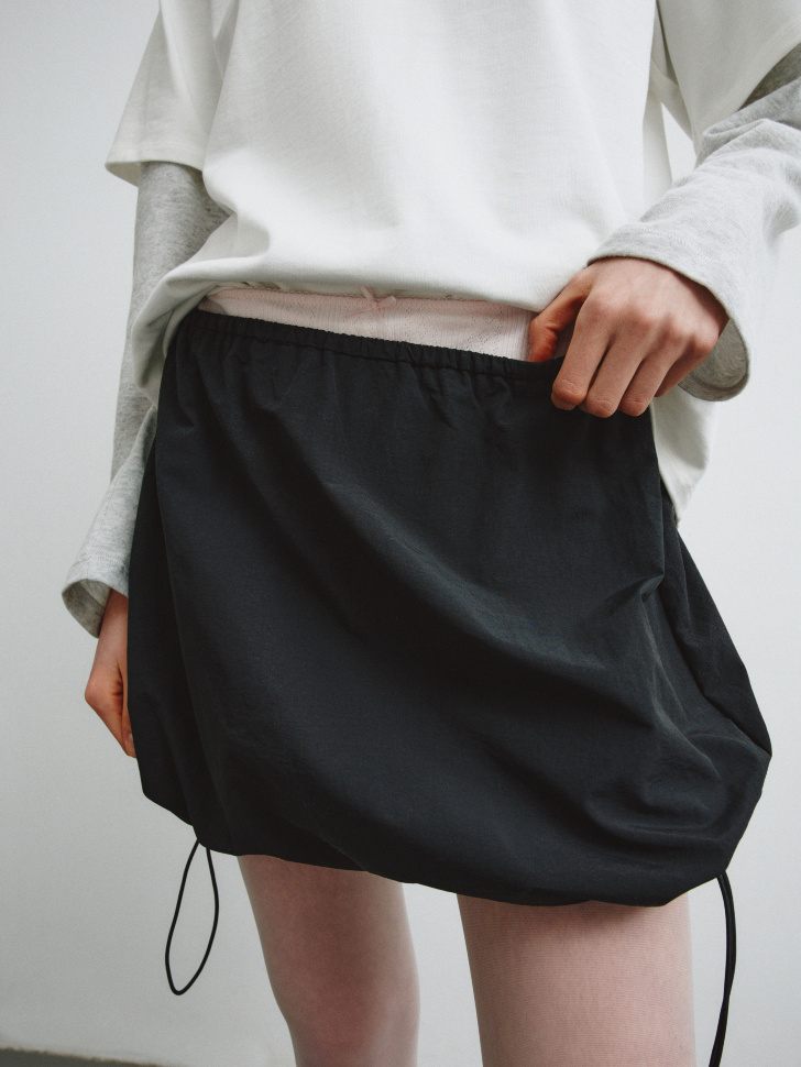 короткая юбка-баллон из линейки  young от бренда sela вид слева