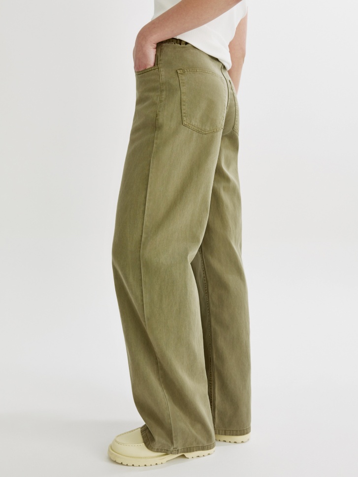 прямые брюки со стиркой из мягкого тенселя и хлопка по цене 3599 руб вид справа