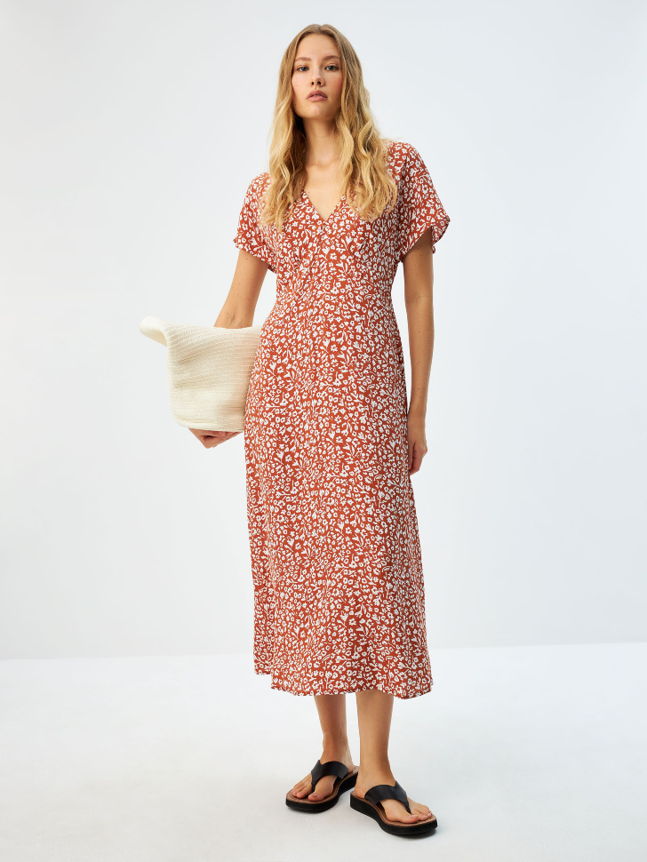 

Приталенное платье с набивным принтом