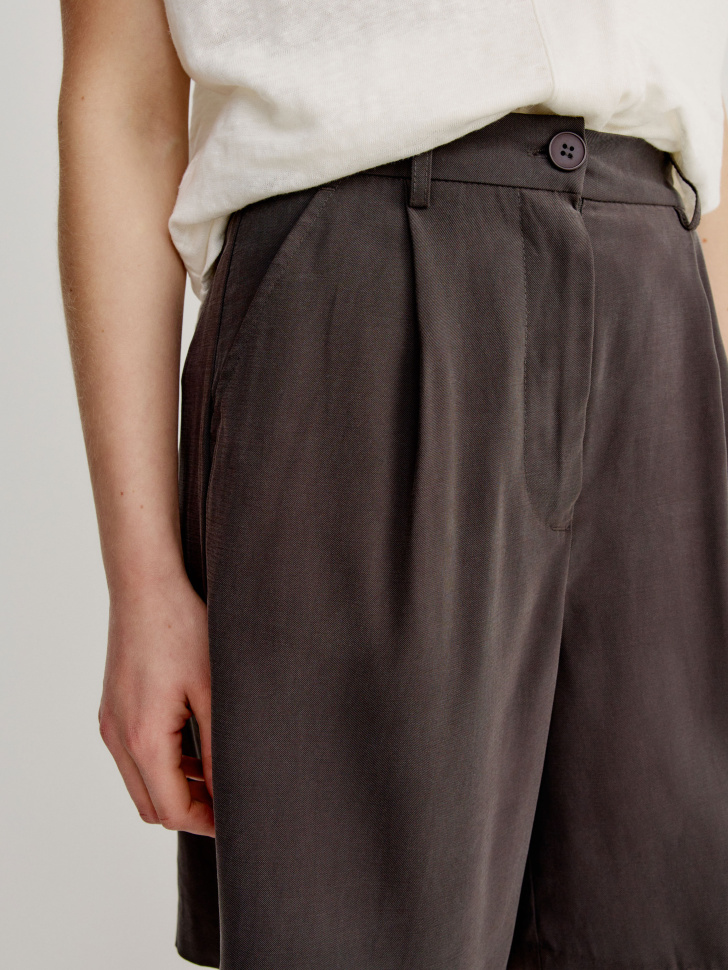 костюмные шорты на резинке из россии вид сбоку