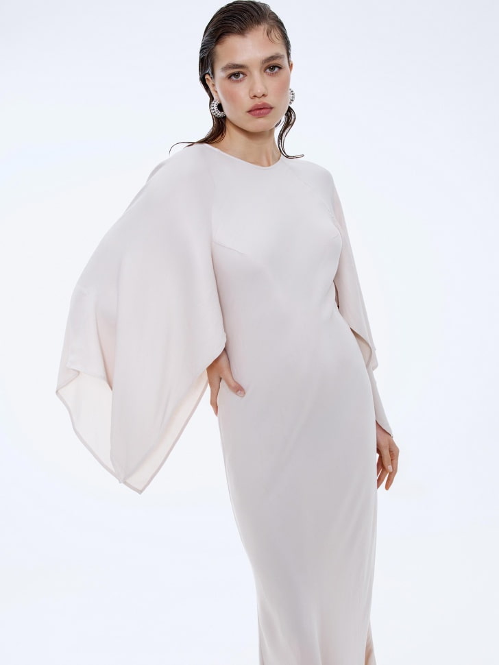 сатиновое платье с широкими рукавами 4610517150363 по акции