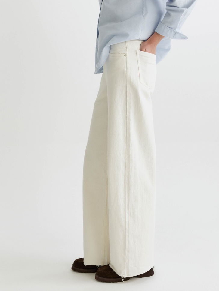 джинсы loose straight по цене 3999 руб вид справа