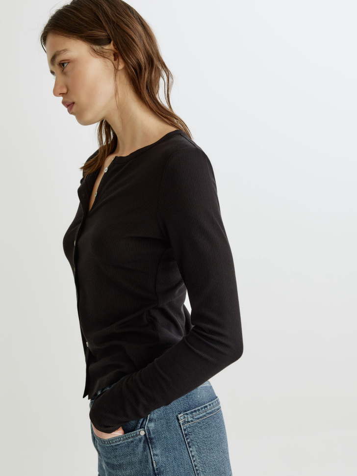 кардиган на пуговицах в рубчик по цене 2299 руб вид справа