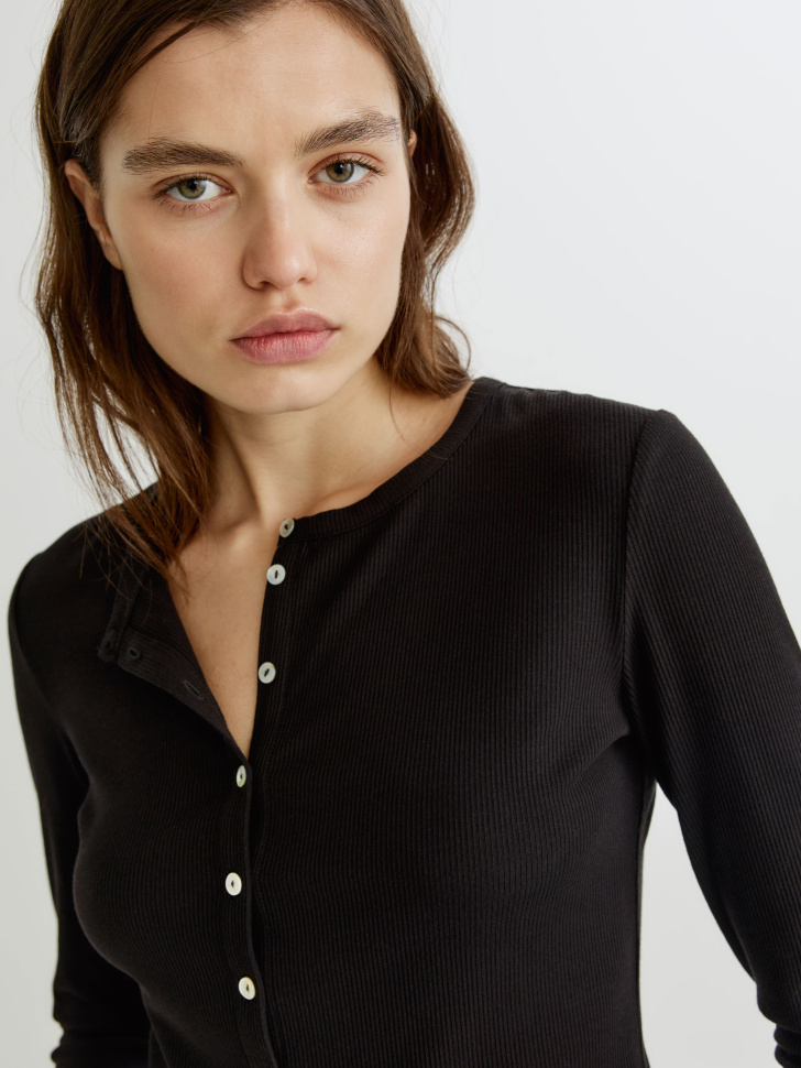 Товар перламутрового цвета с внутренней стороны