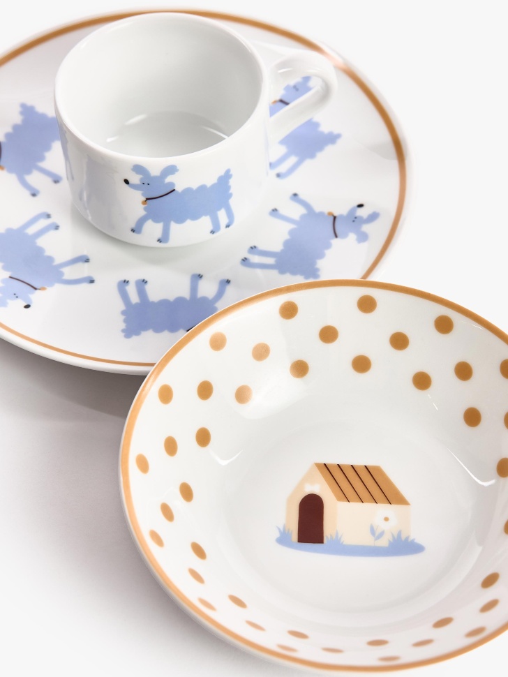 детская глубокая тарелка из фарфора с рисунком от бренда sela вид слева