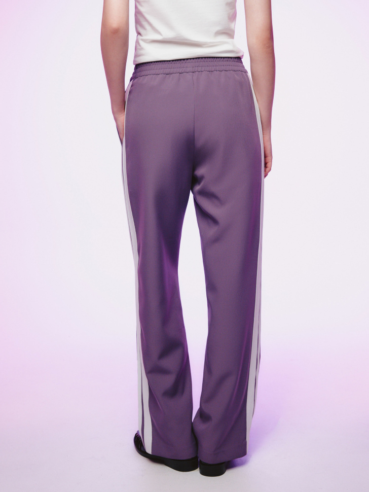 брюки с лампасами из линейки  young по цене 3299 руб вид справа