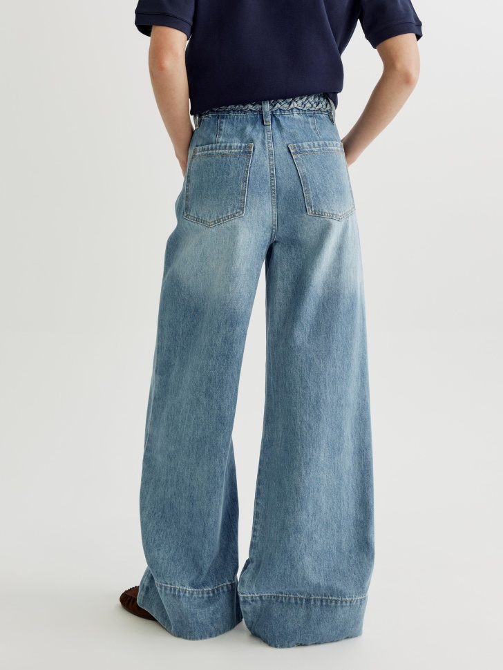 широкие джинсы с подворотом по цене 2999 руб вид справа