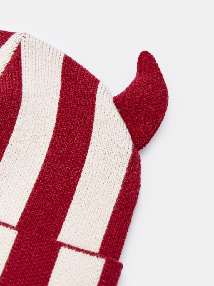 вязаная шапка в полоску детская из россии вид сбоку