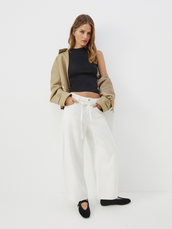 базовый топ в рубчик из хлопка спереди