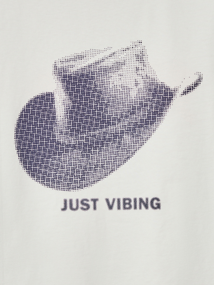 футболка оверсайз с принтом из линейки  young универсального стиля с лицевой стороны