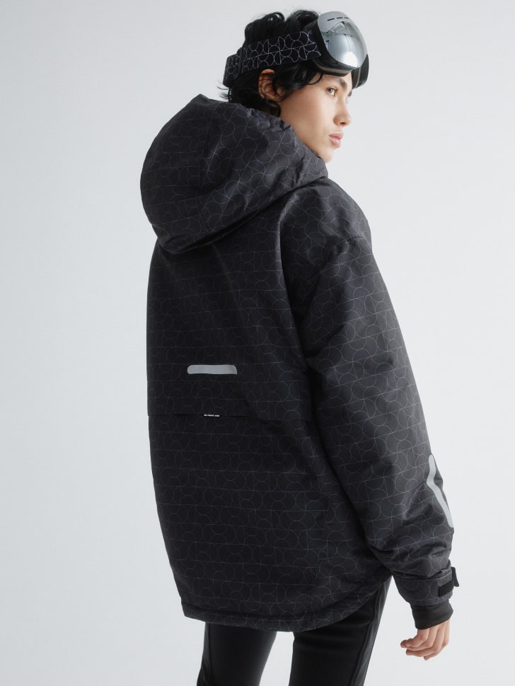 горнолыжная куртка из технологичной мембраны по цене 10999 руб вид справа