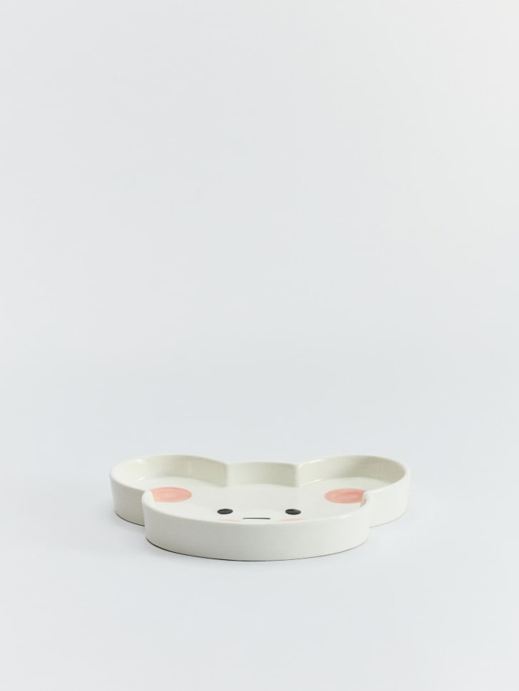 детская десертная тарелка из фарфора от бренда sela вид слева